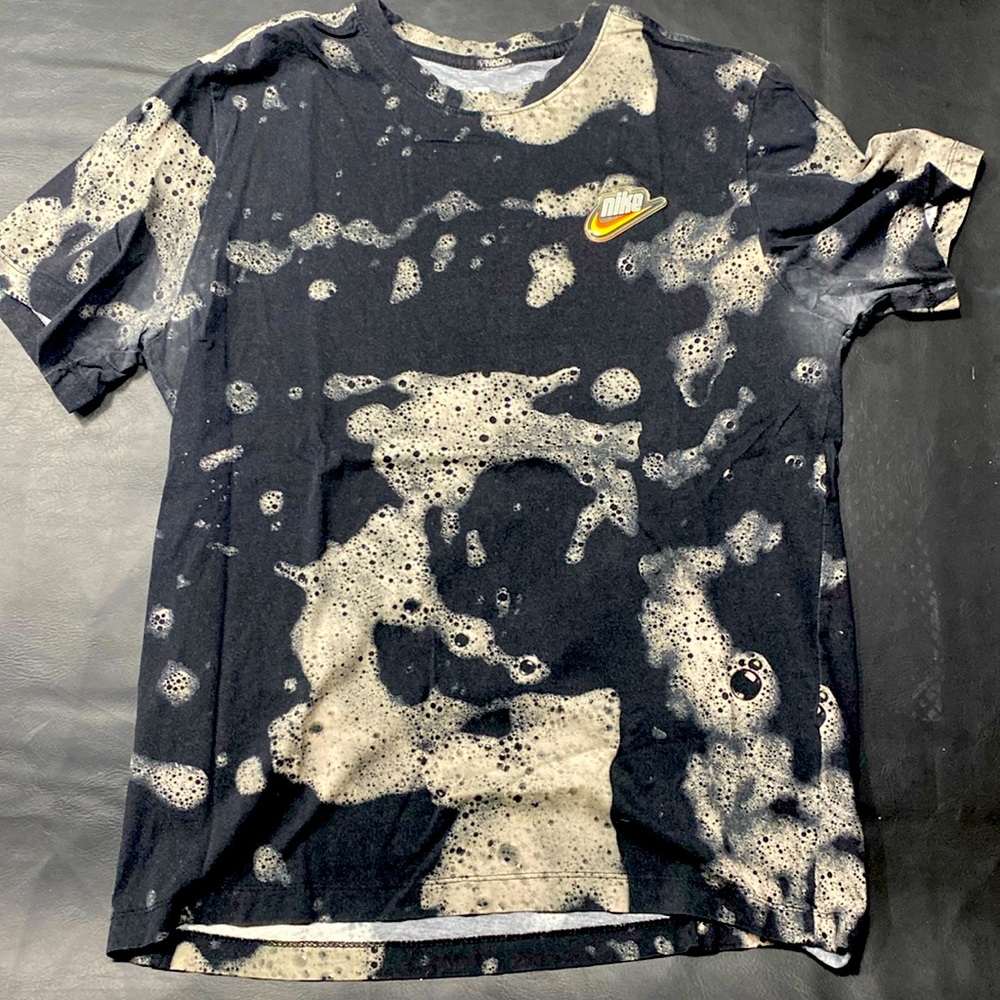 Men’s Medium Nike Shirt | Barley Worn